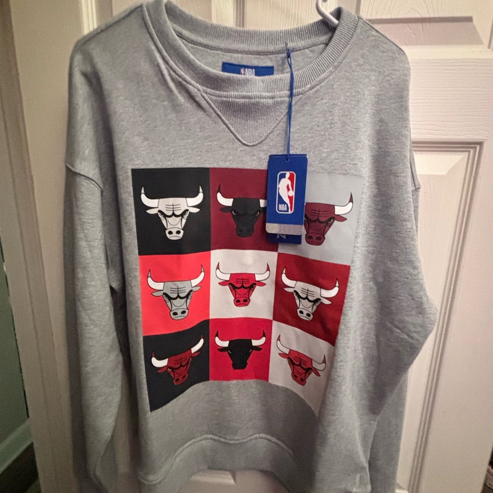 Terez Gray Sweatshirt with Red and Black Chicago Bulls Grid Print